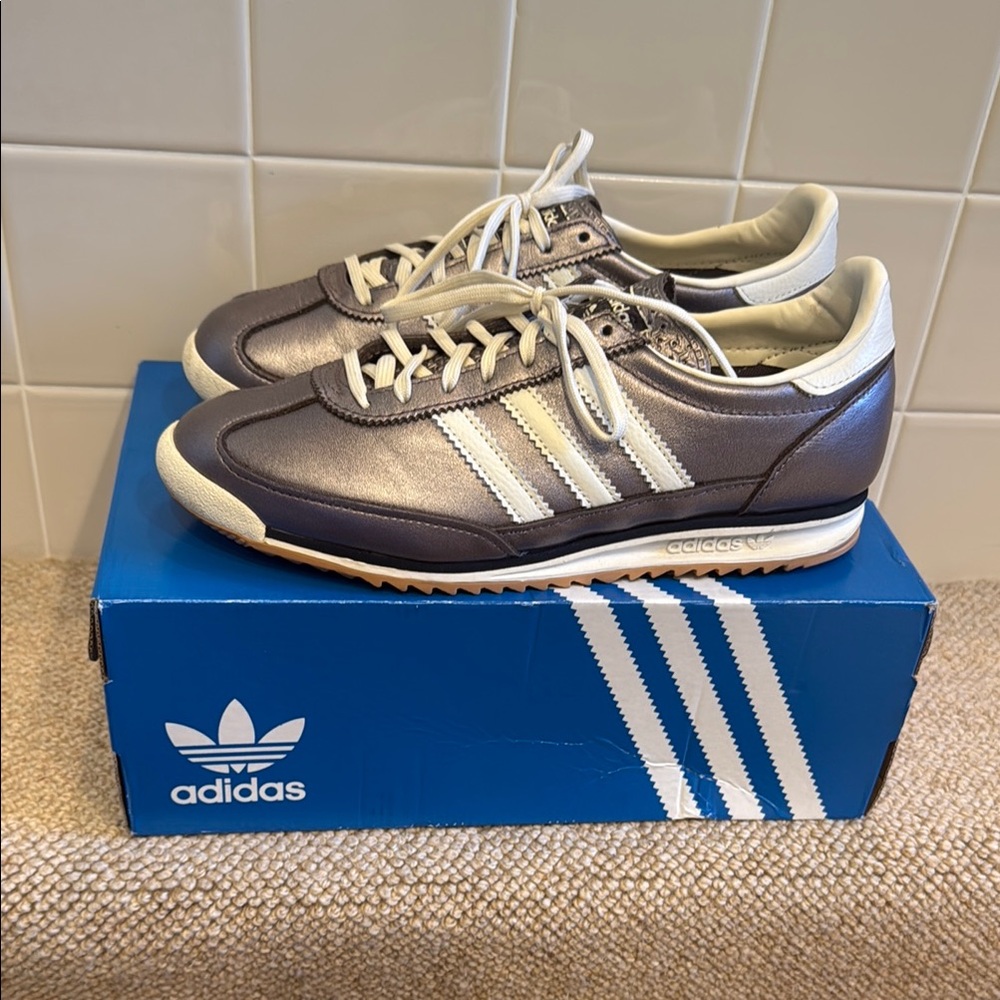 Adidas SL 72 Off White/Aurora Black women's sneaker, size 9.5